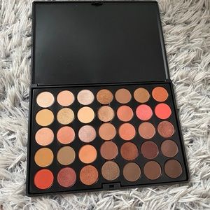 Crown eyeshadow palette